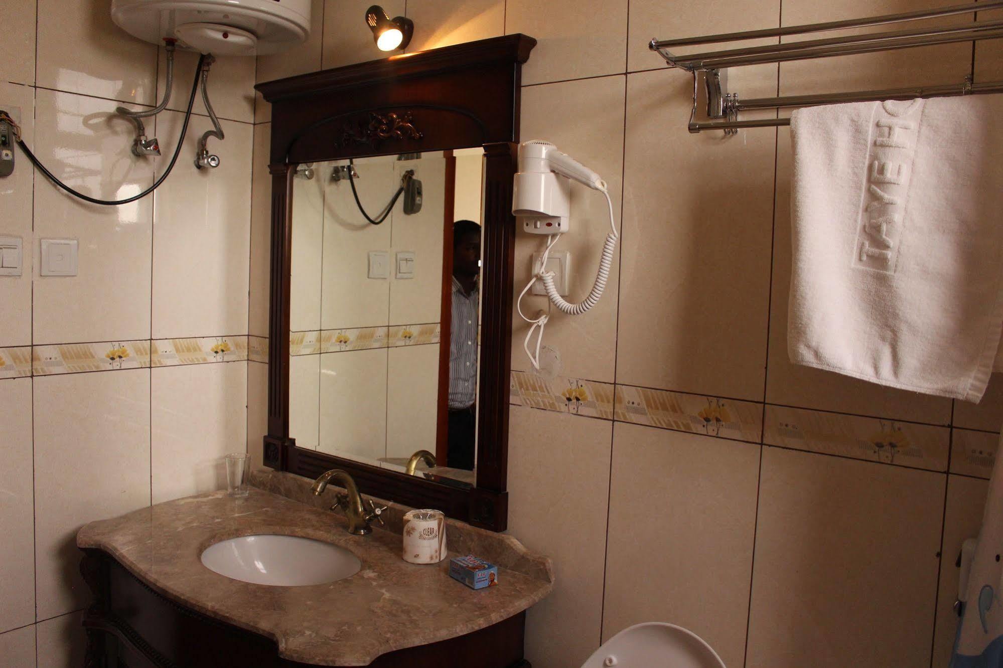 Taye Belay Hotel Γκόνταρ Εξωτερικό φωτογραφία